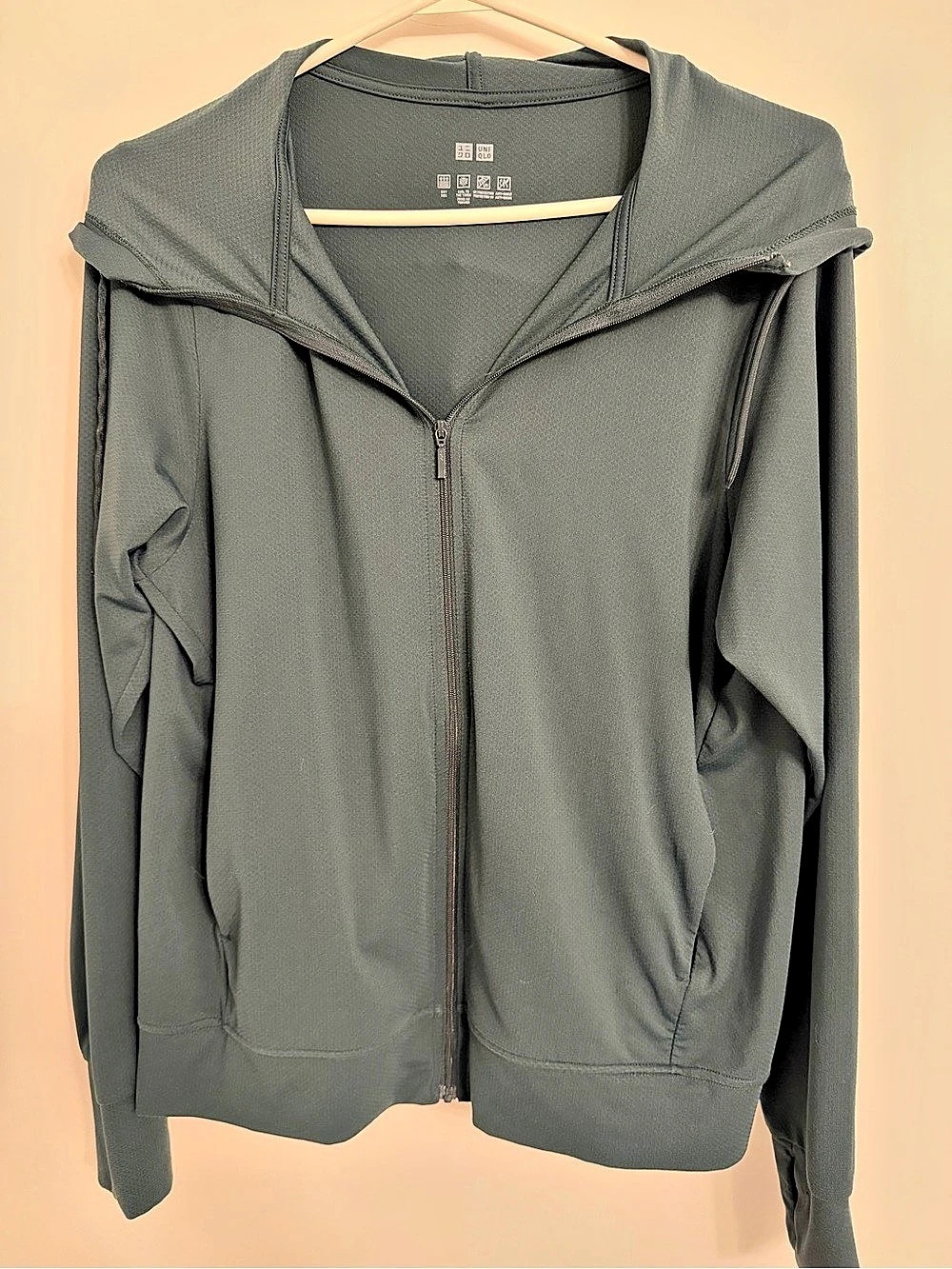 Uniqlo Hooded Full-Zip Athletic
Jacket Green Medium Like New